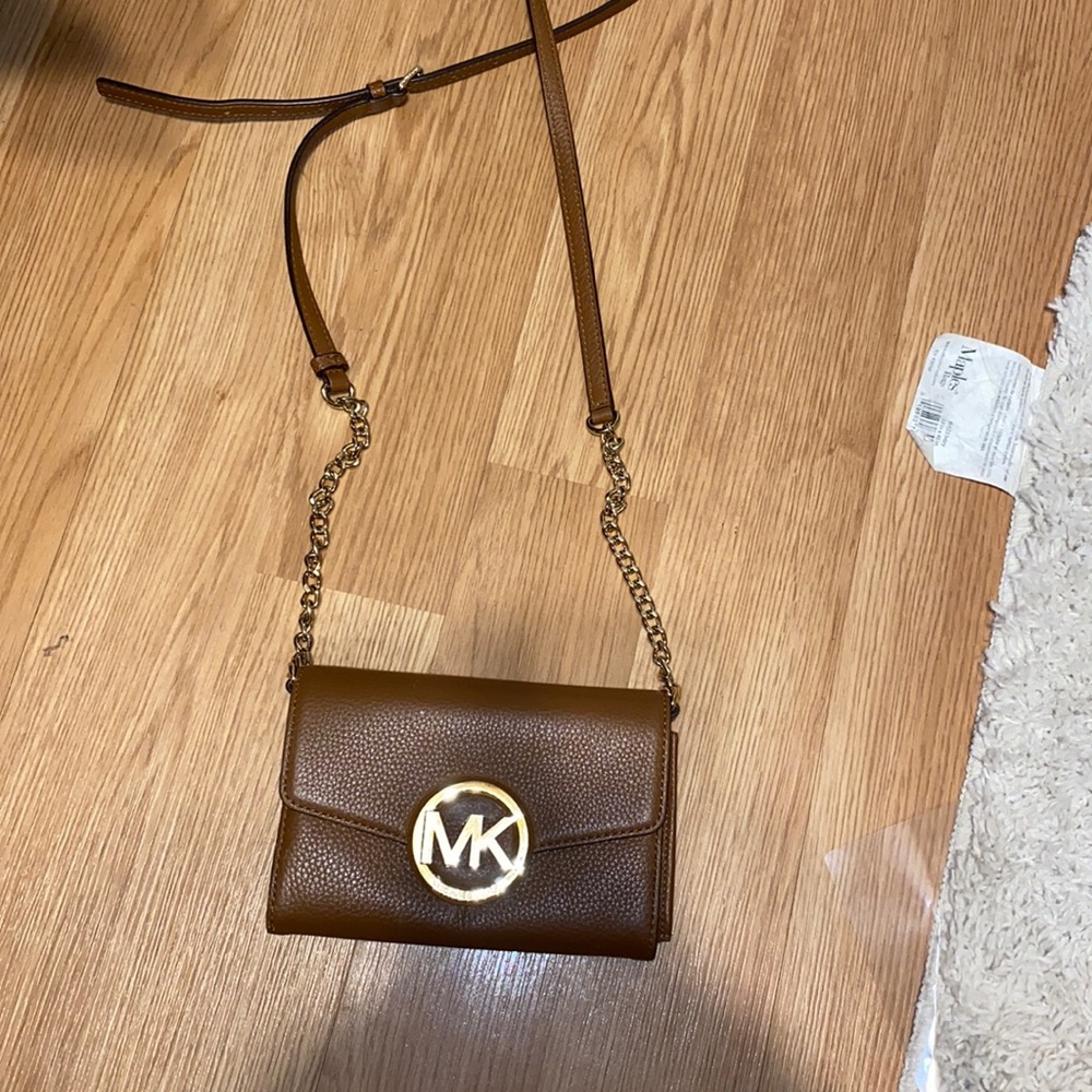 Michael Kors mint condition crossbody bag !!